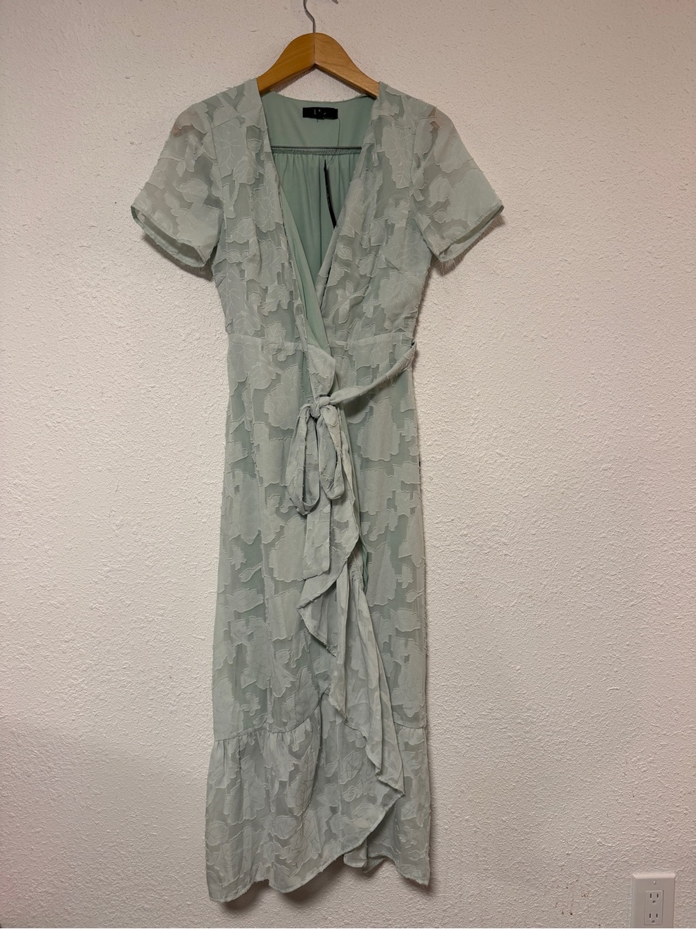 Lulus Blissfully Sage Green jacquard Wrap Dress with Tie Waist nwt medium